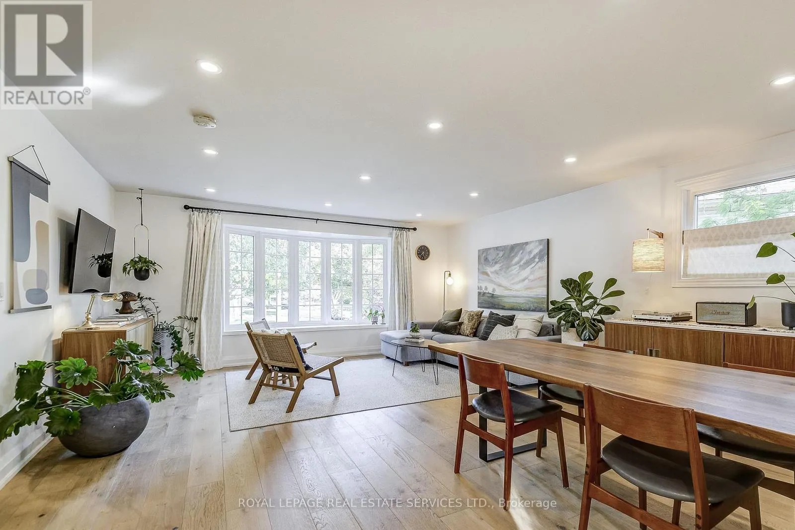 676 MEADOW LANE