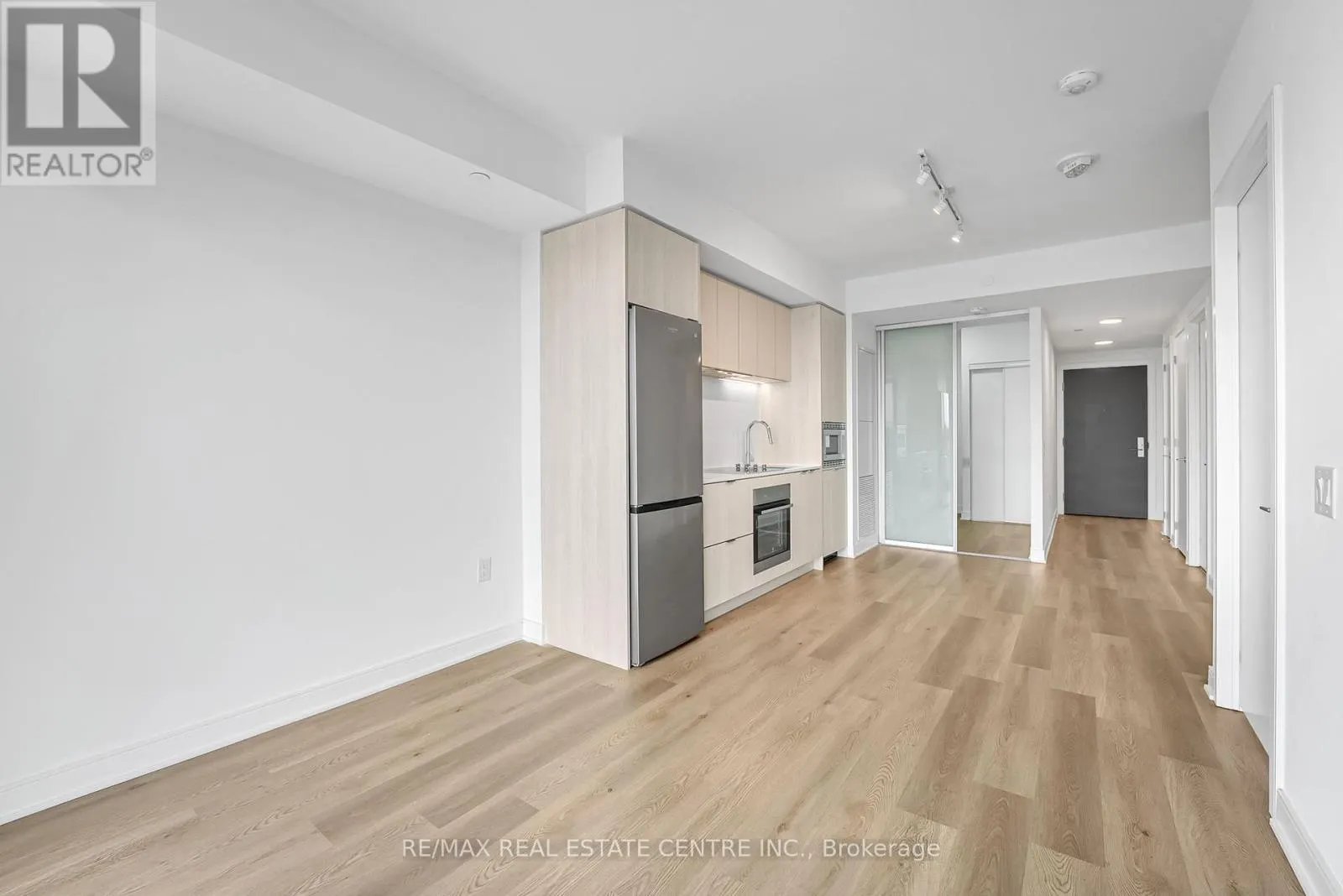 818 - 86 DUNDAS STREET E