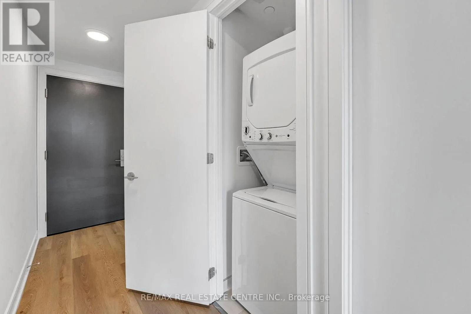 818 - 86 DUNDAS STREET E
