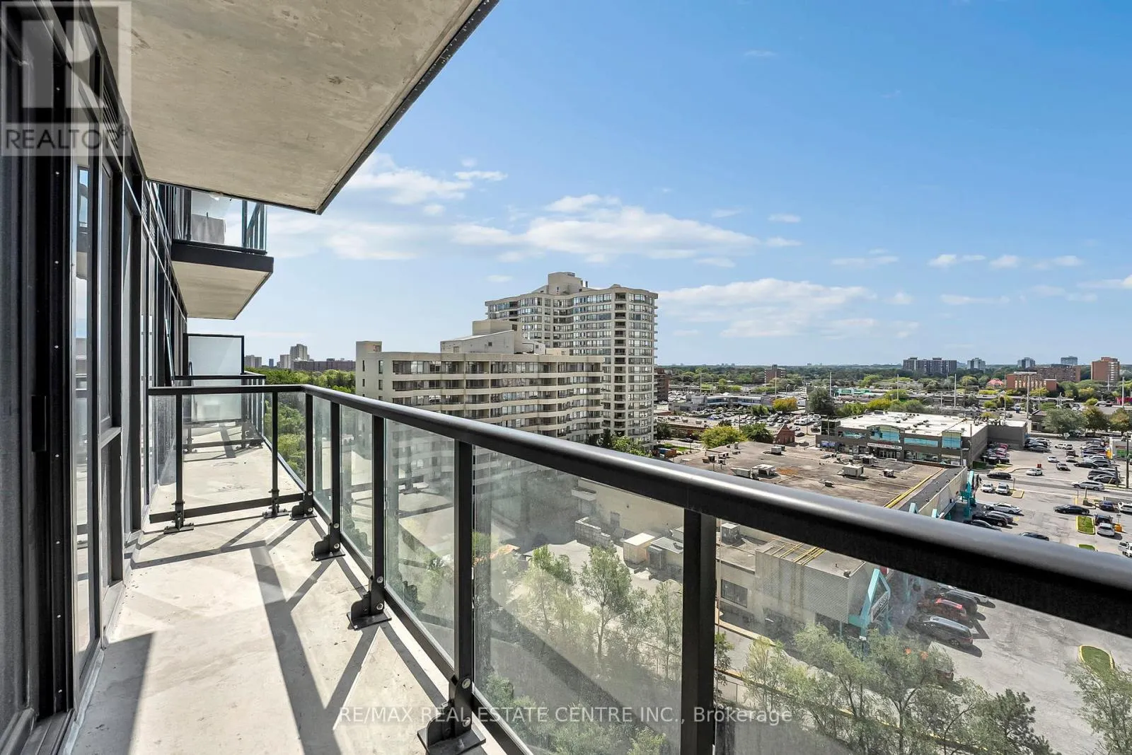 818 - 86 DUNDAS STREET E