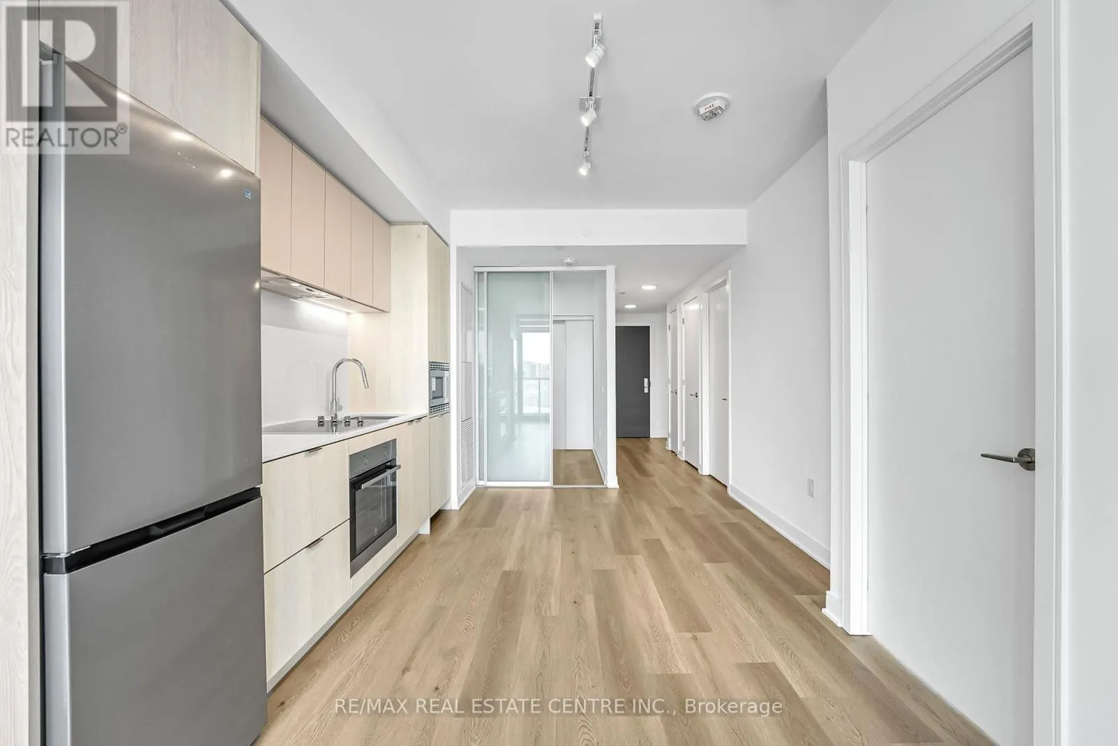 818 - 86 DUNDAS STREET E