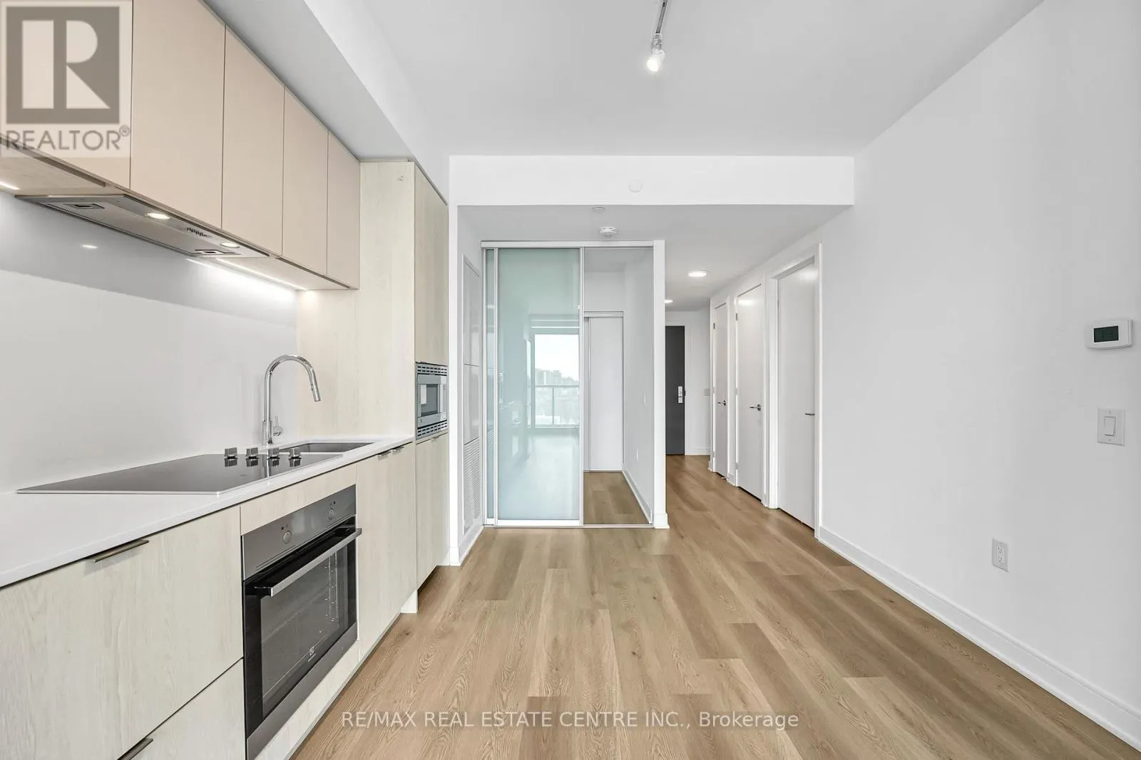 818 - 86 DUNDAS STREET E
