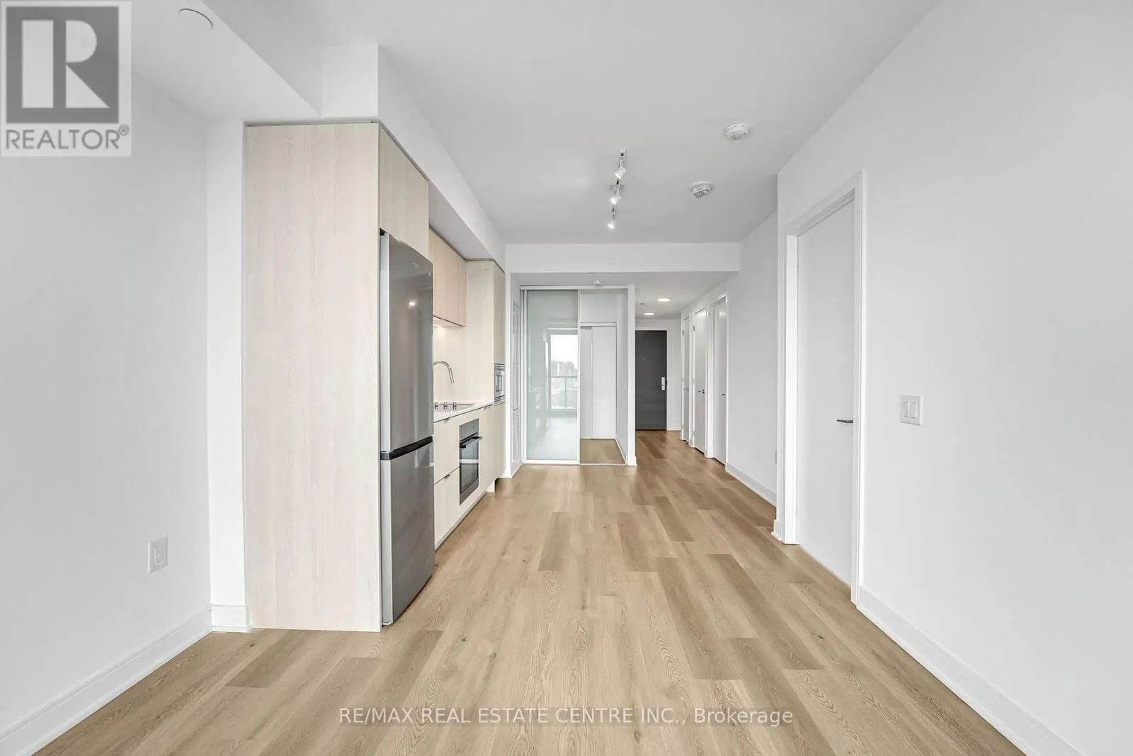 818 - 86 DUNDAS STREET E