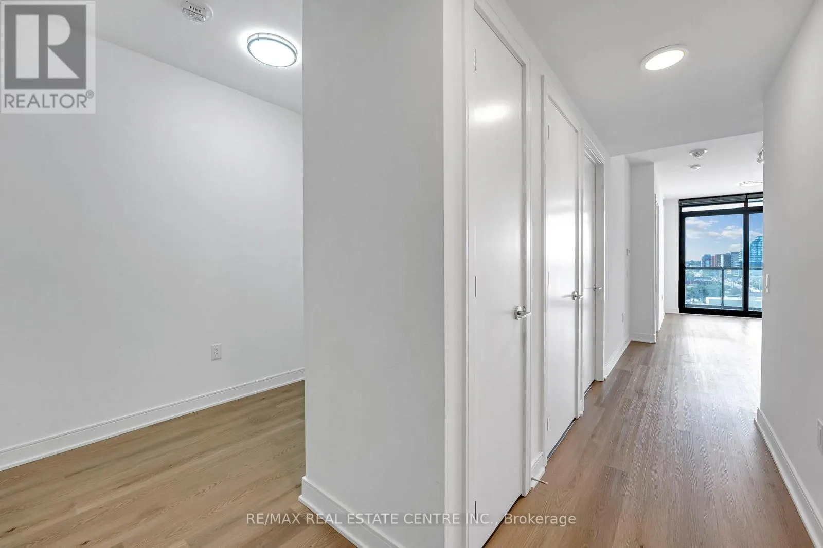 818 - 86 DUNDAS STREET E