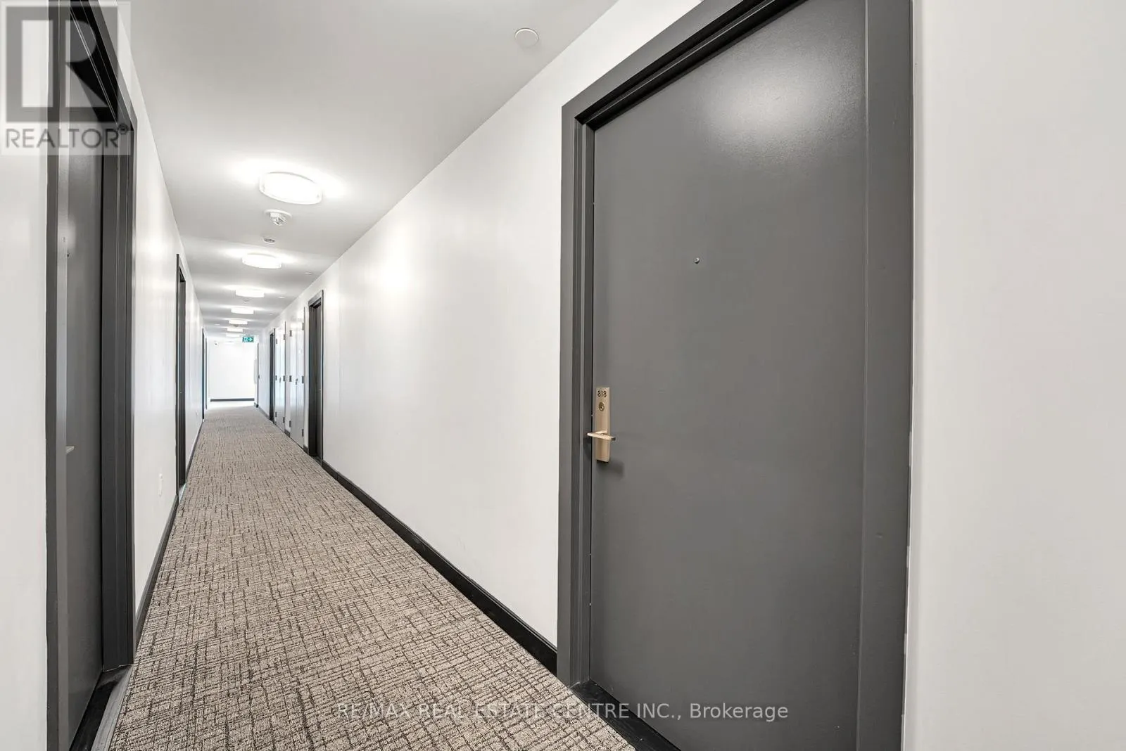 818 - 86 DUNDAS STREET E