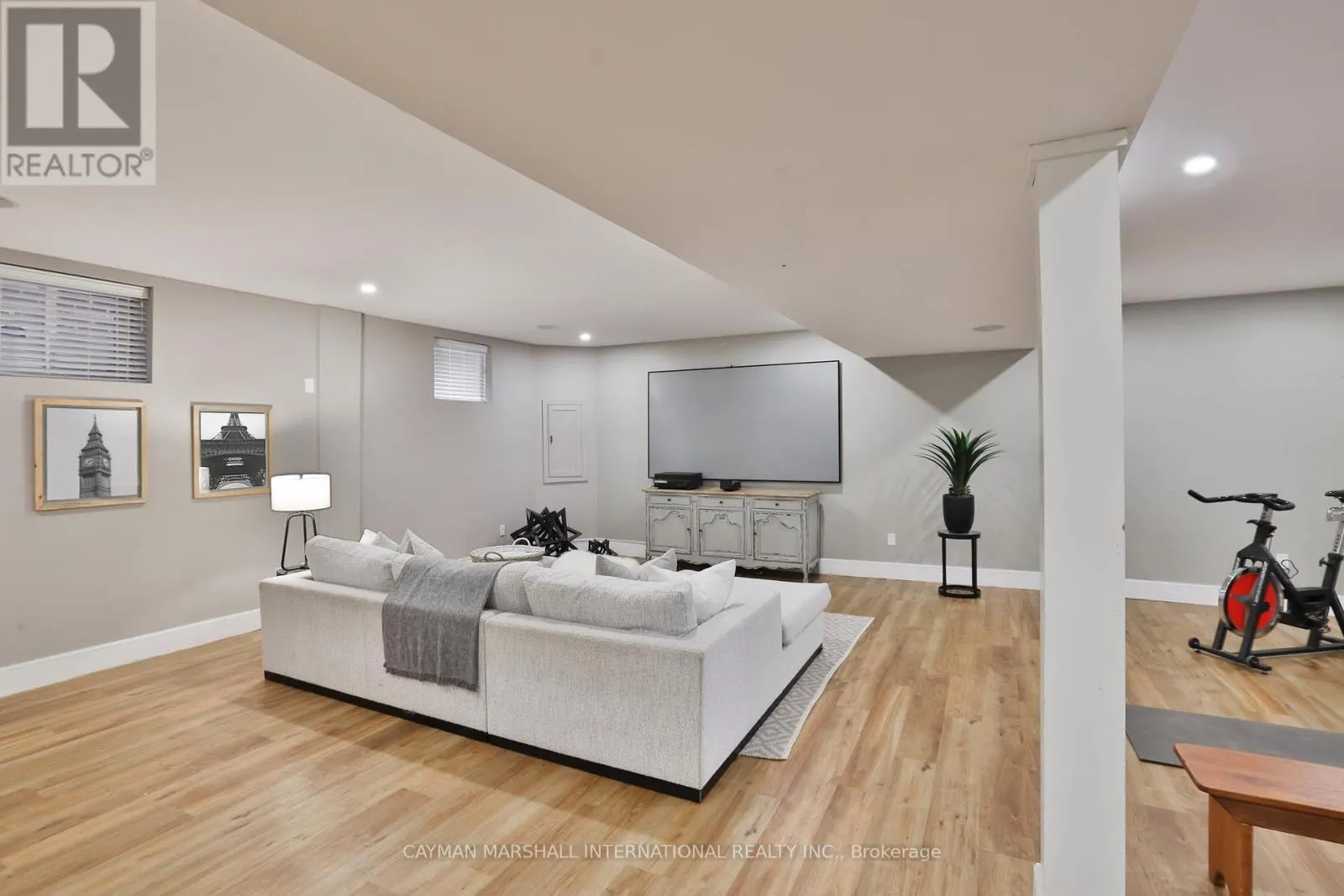 43 MISSISSAUGA ROAD S