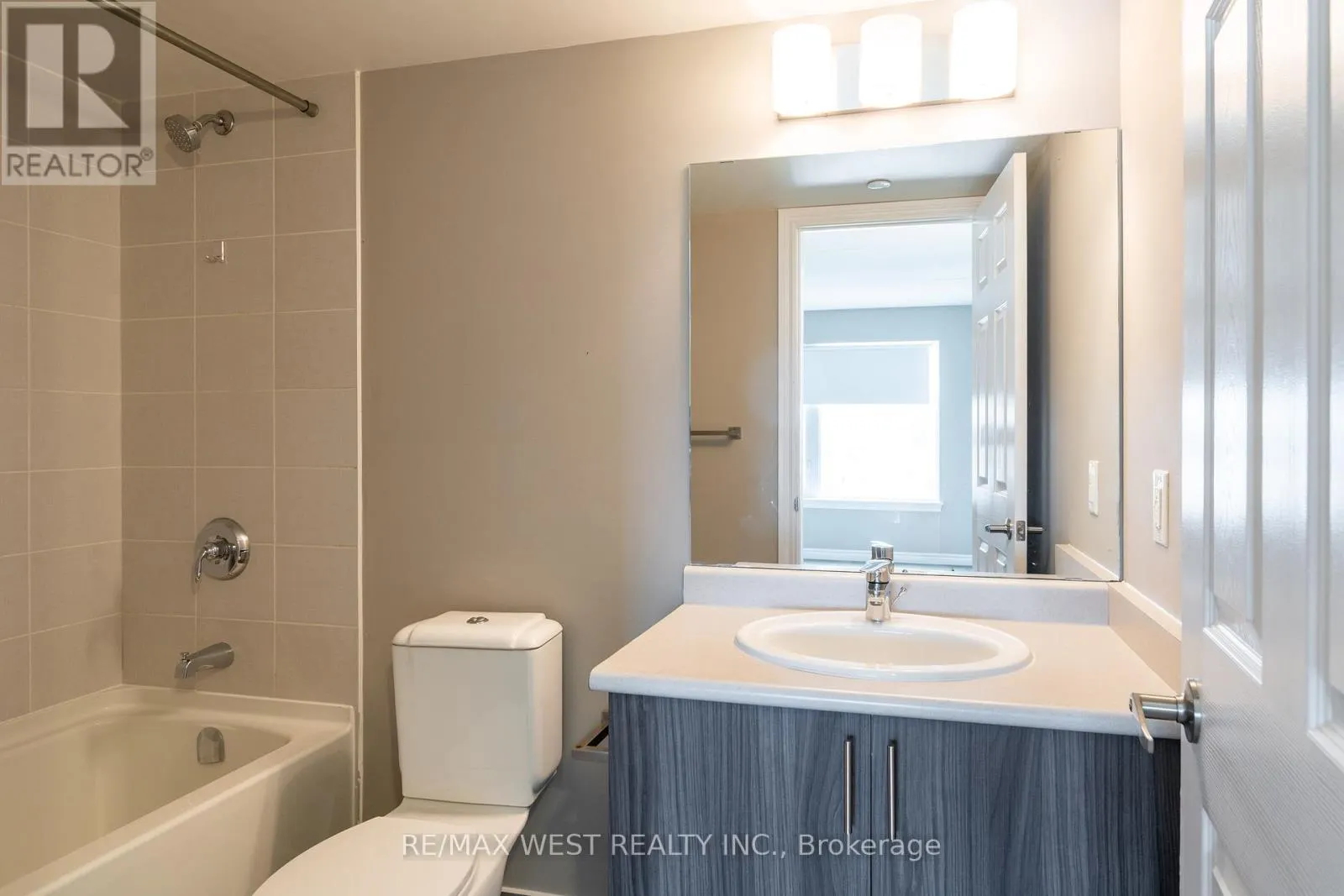 910 - 716 MAIN ST STREET NW