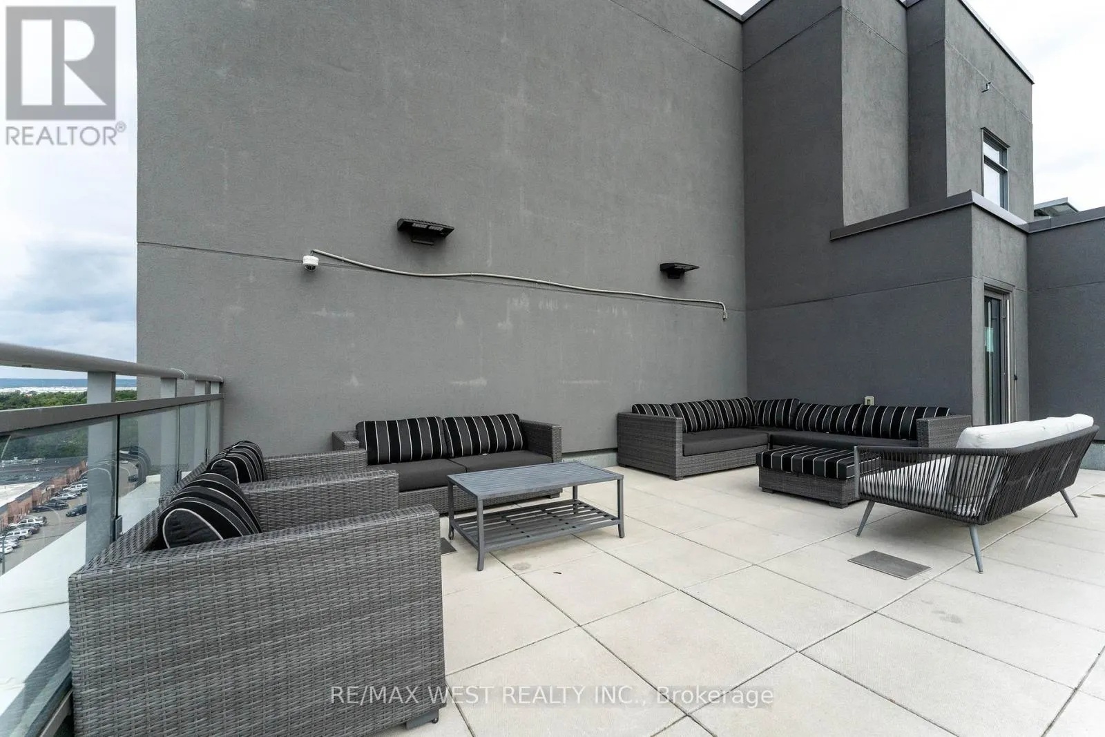 910 - 716 MAIN ST STREET NW