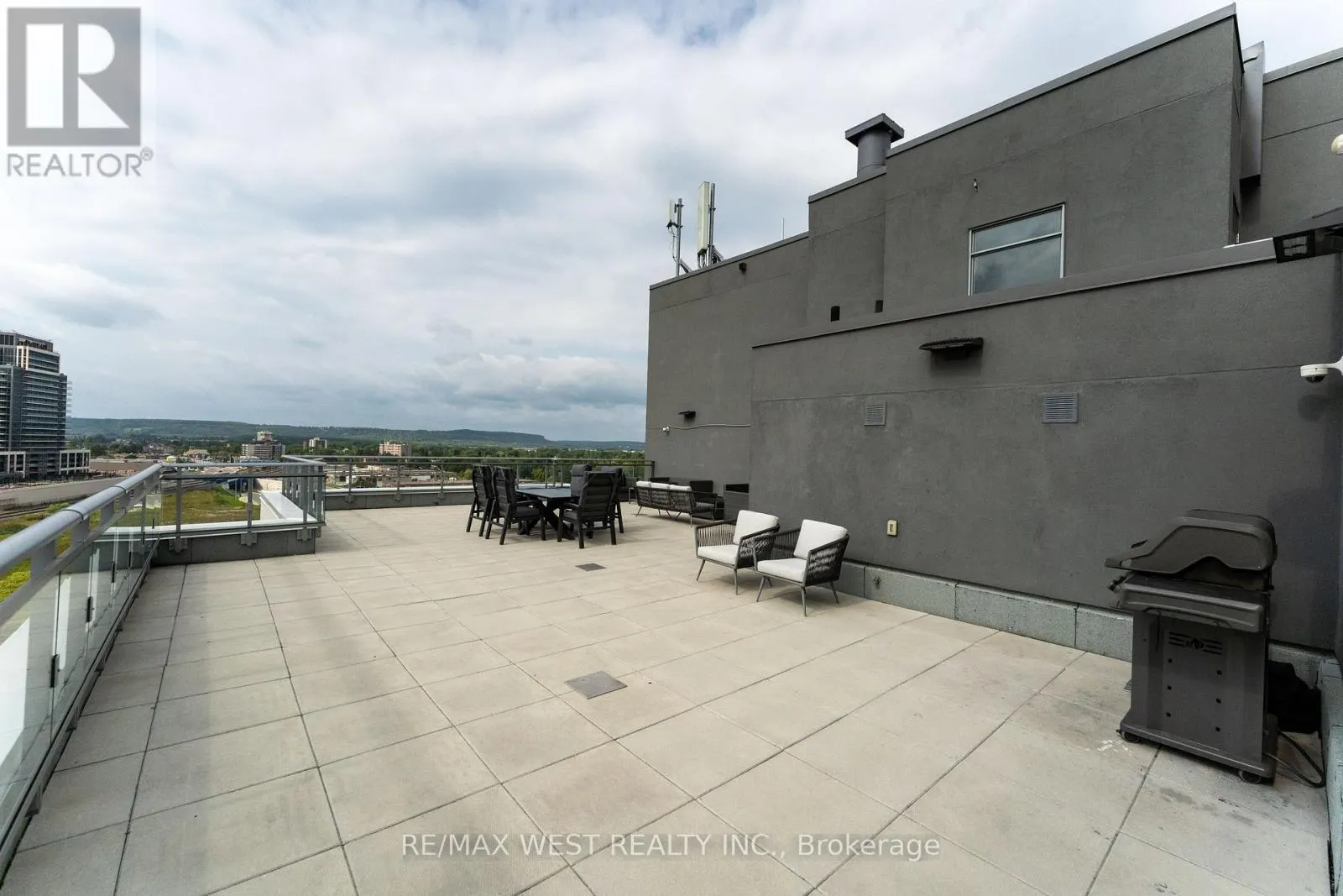 910 - 716 MAIN ST STREET NW