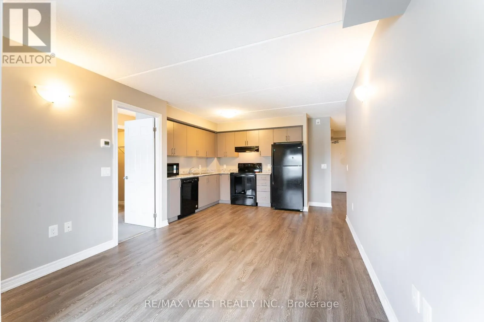 910 - 716 MAIN ST STREET NW