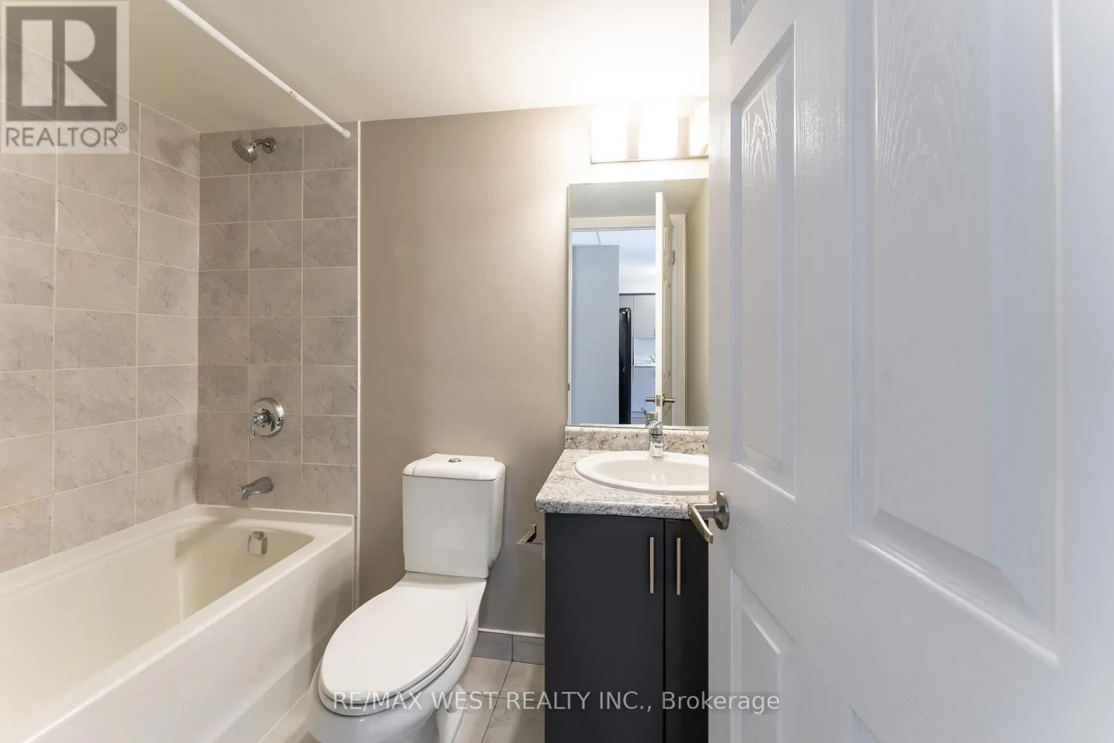 910 - 716 MAIN ST STREET NW