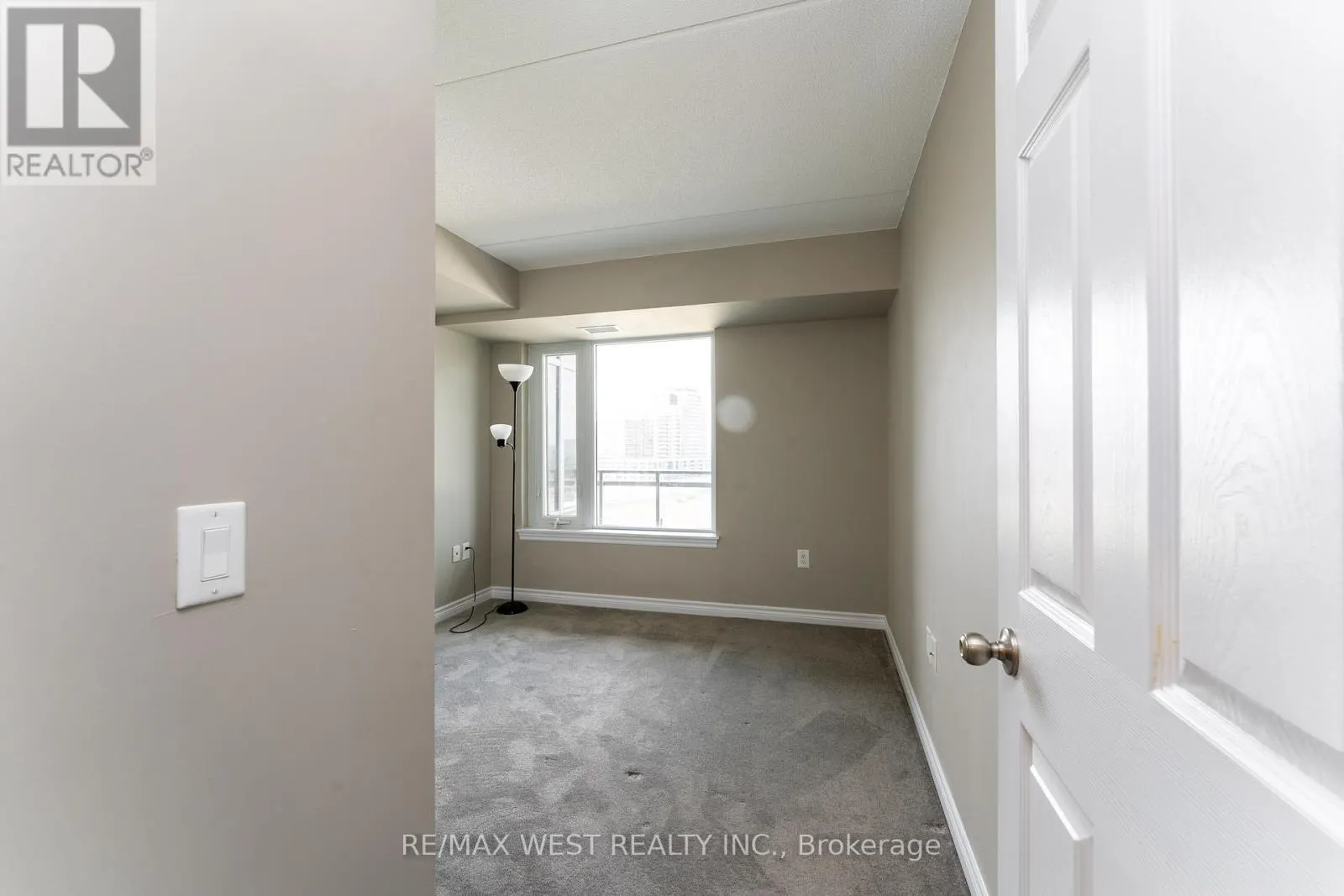 910 - 716 MAIN ST STREET NW
