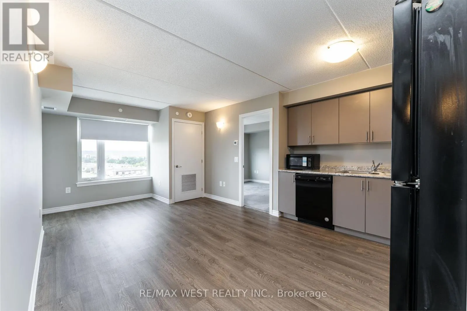 910 - 716 MAIN ST STREET NW