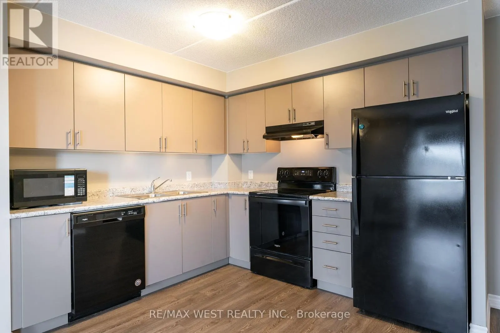 910 - 716 MAIN ST STREET NW