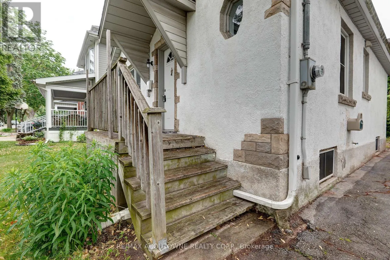 469 WOODLAND AVENUE
