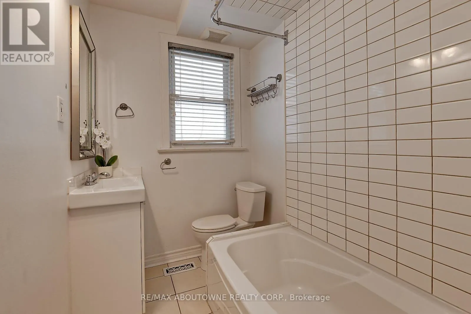 469 WOODLAND AVENUE