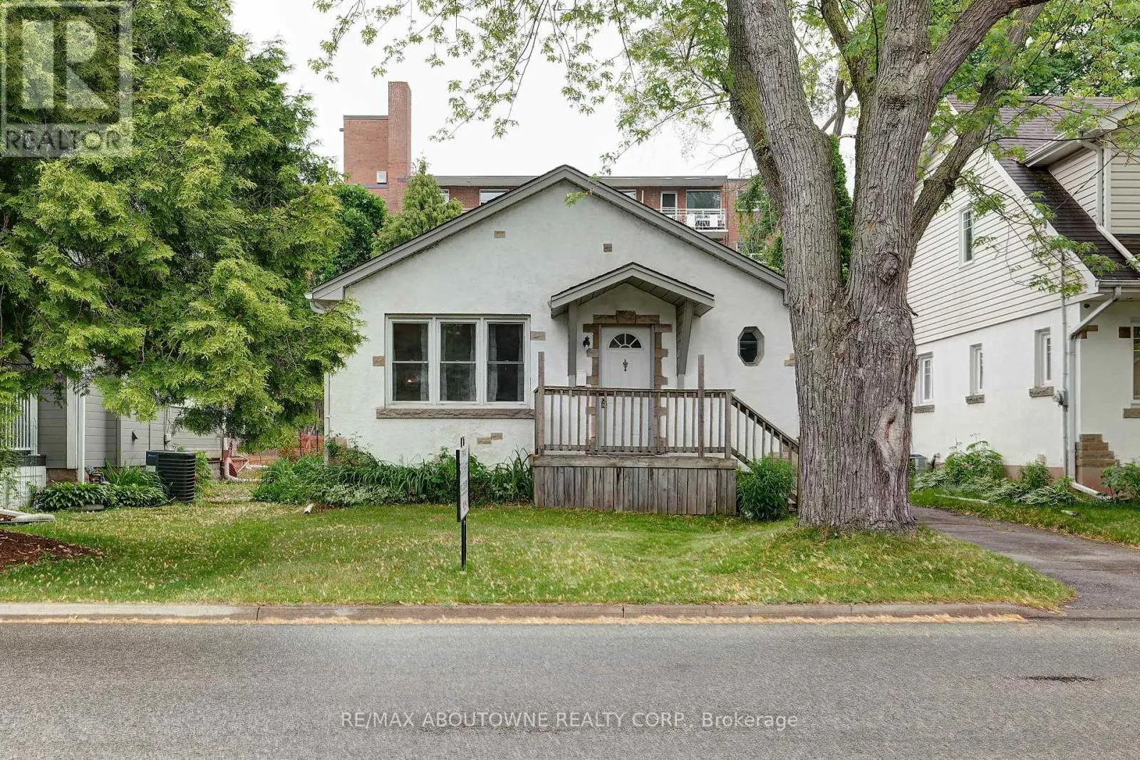 469 WOODLAND AVENUE
