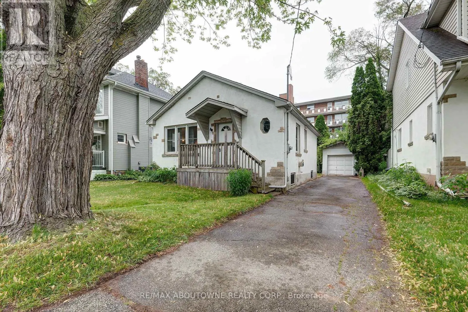 469 WOODLAND AVENUE