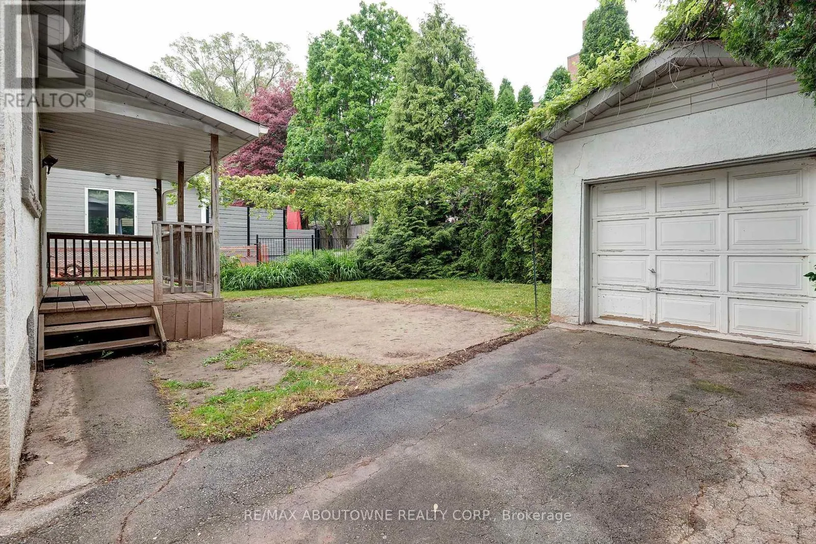 469 WOODLAND AVENUE