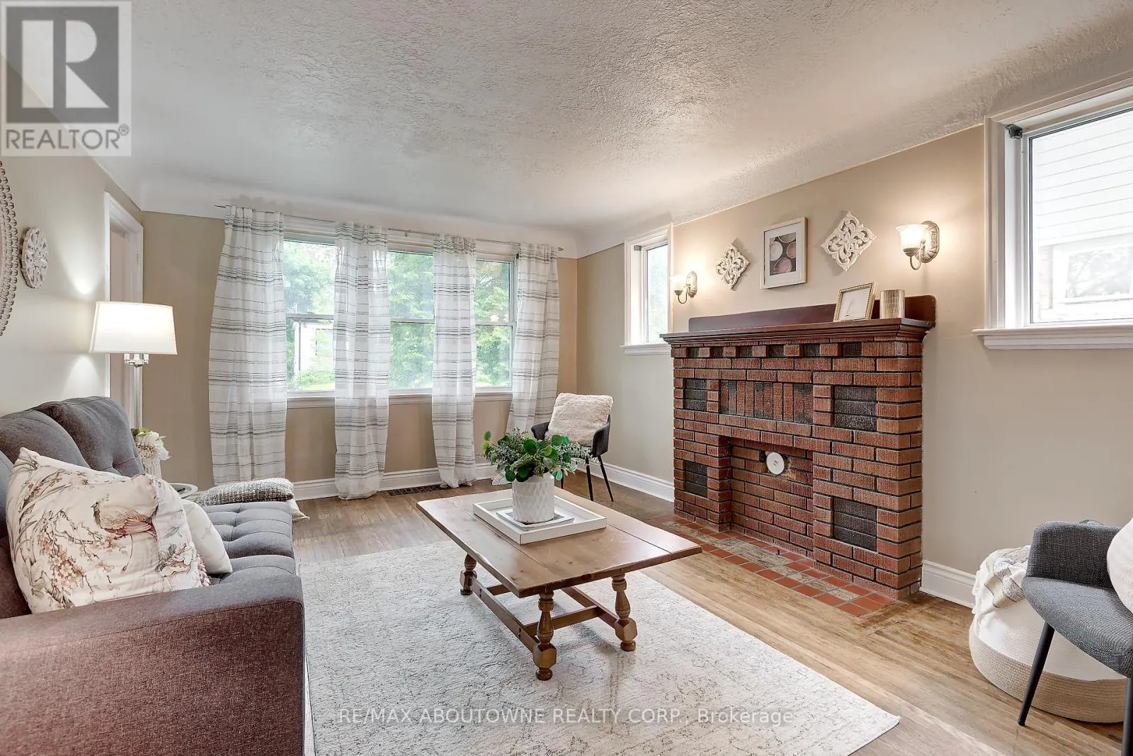 469 WOODLAND AVENUE