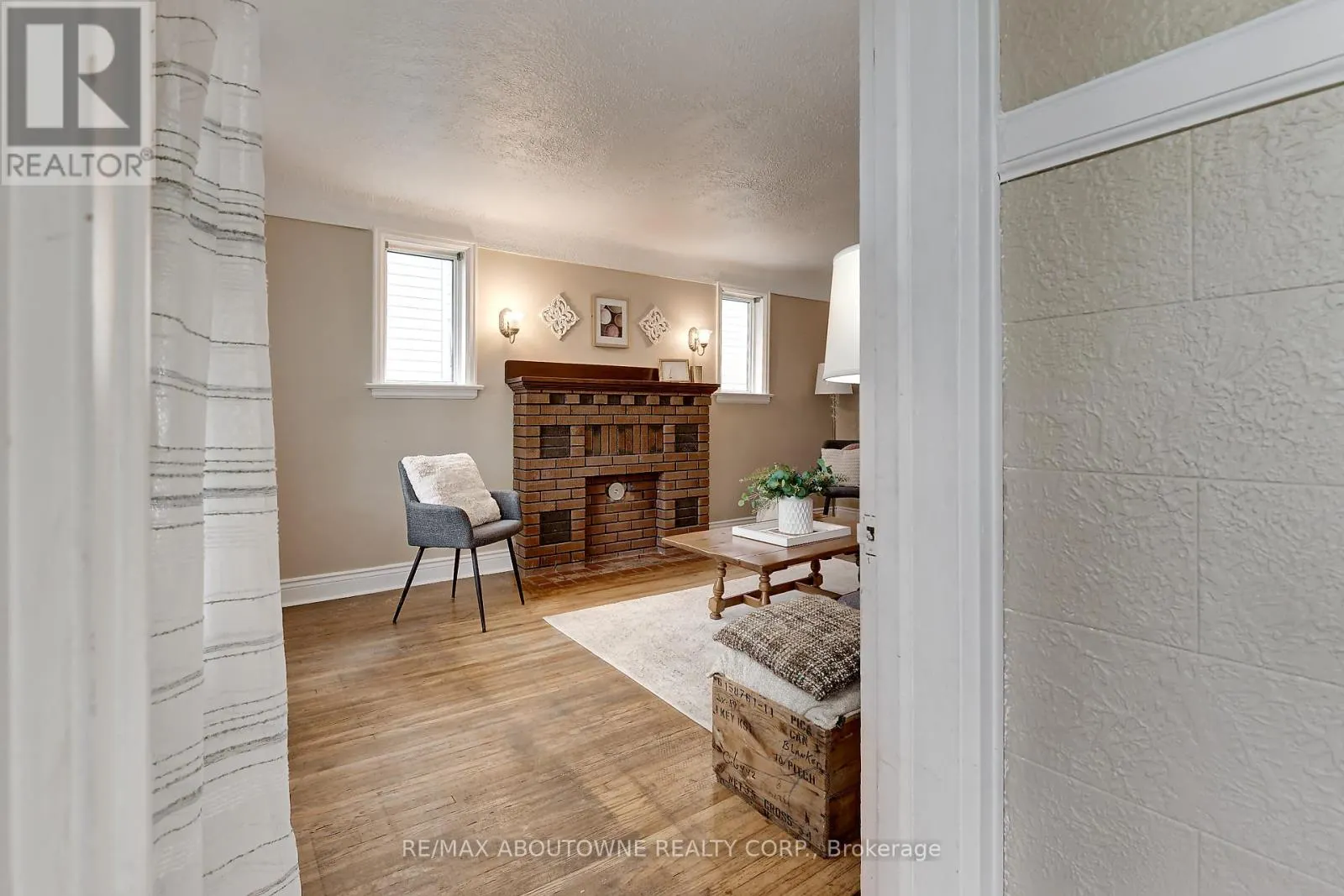 469 WOODLAND AVENUE