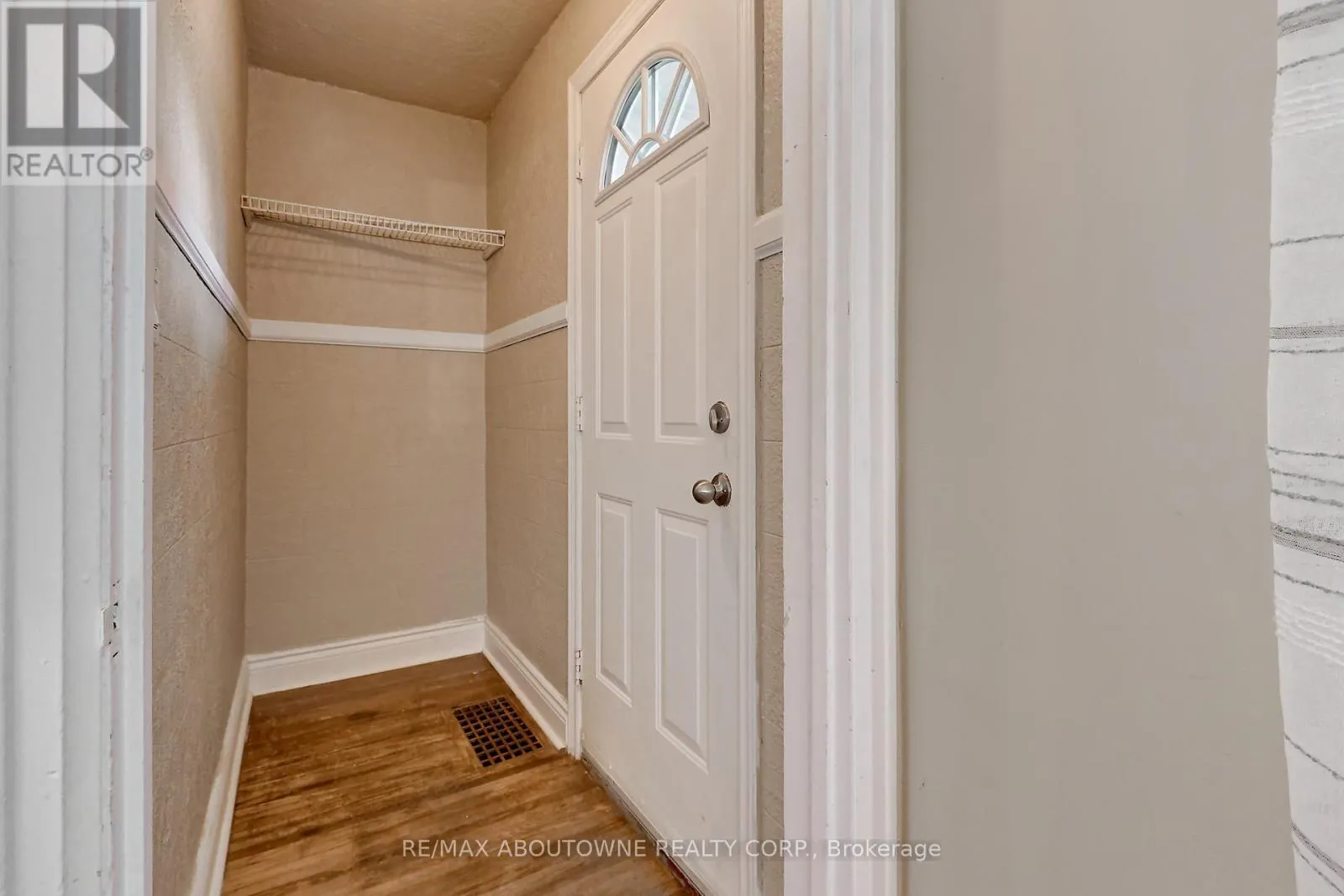 469 WOODLAND AVENUE