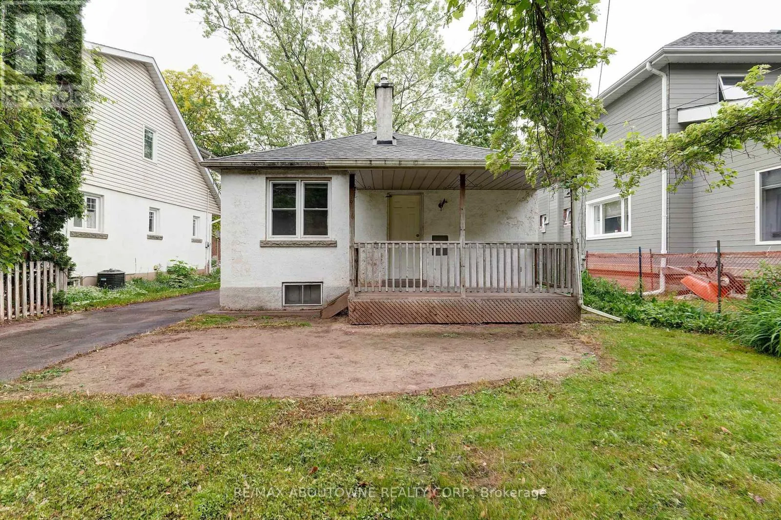 469 WOODLAND AVENUE