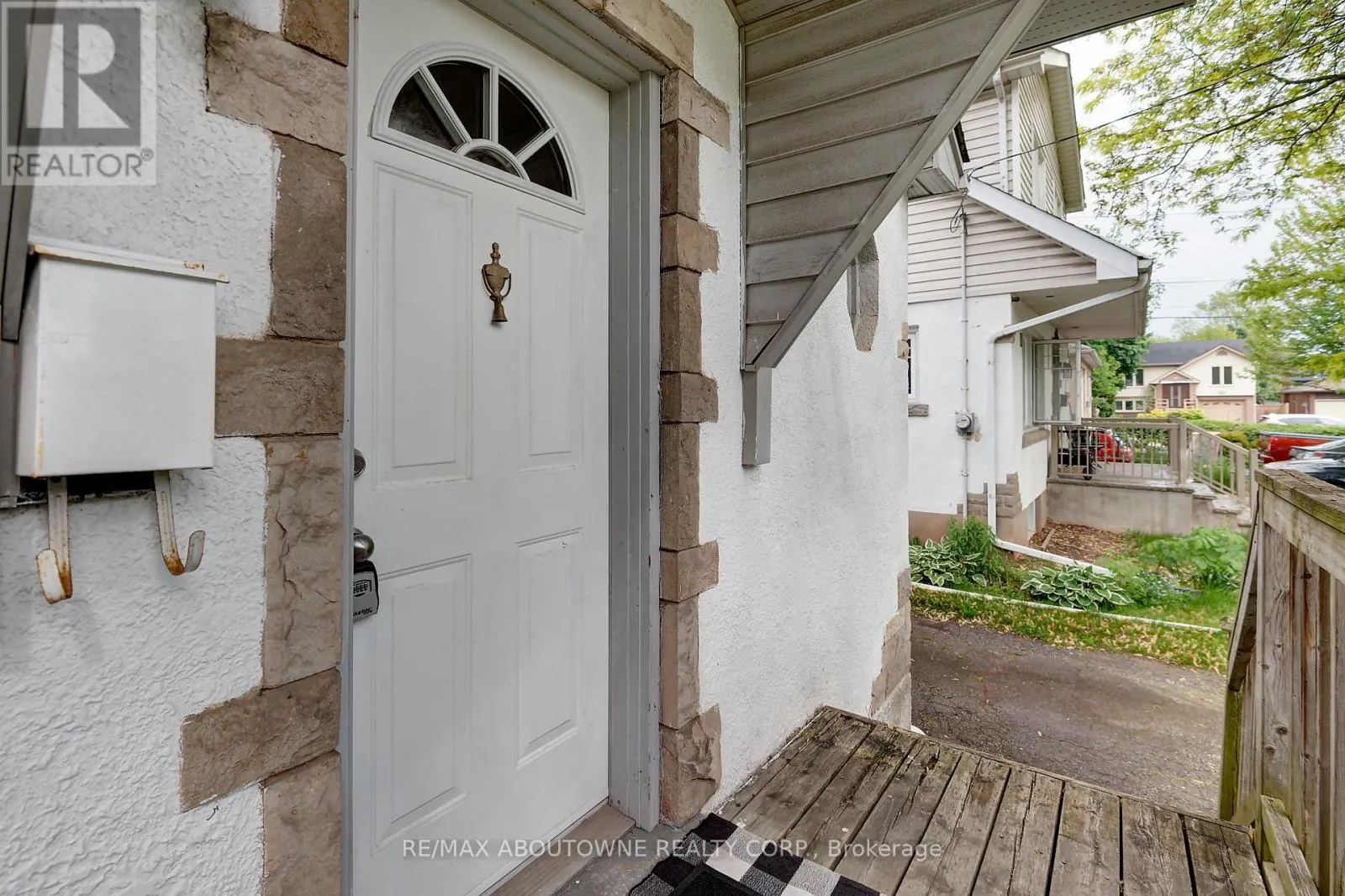 469 WOODLAND AVENUE