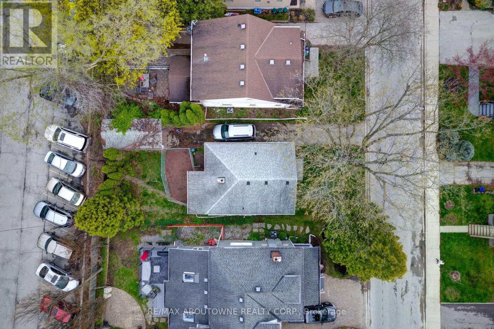 469 WOODLAND AVENUE