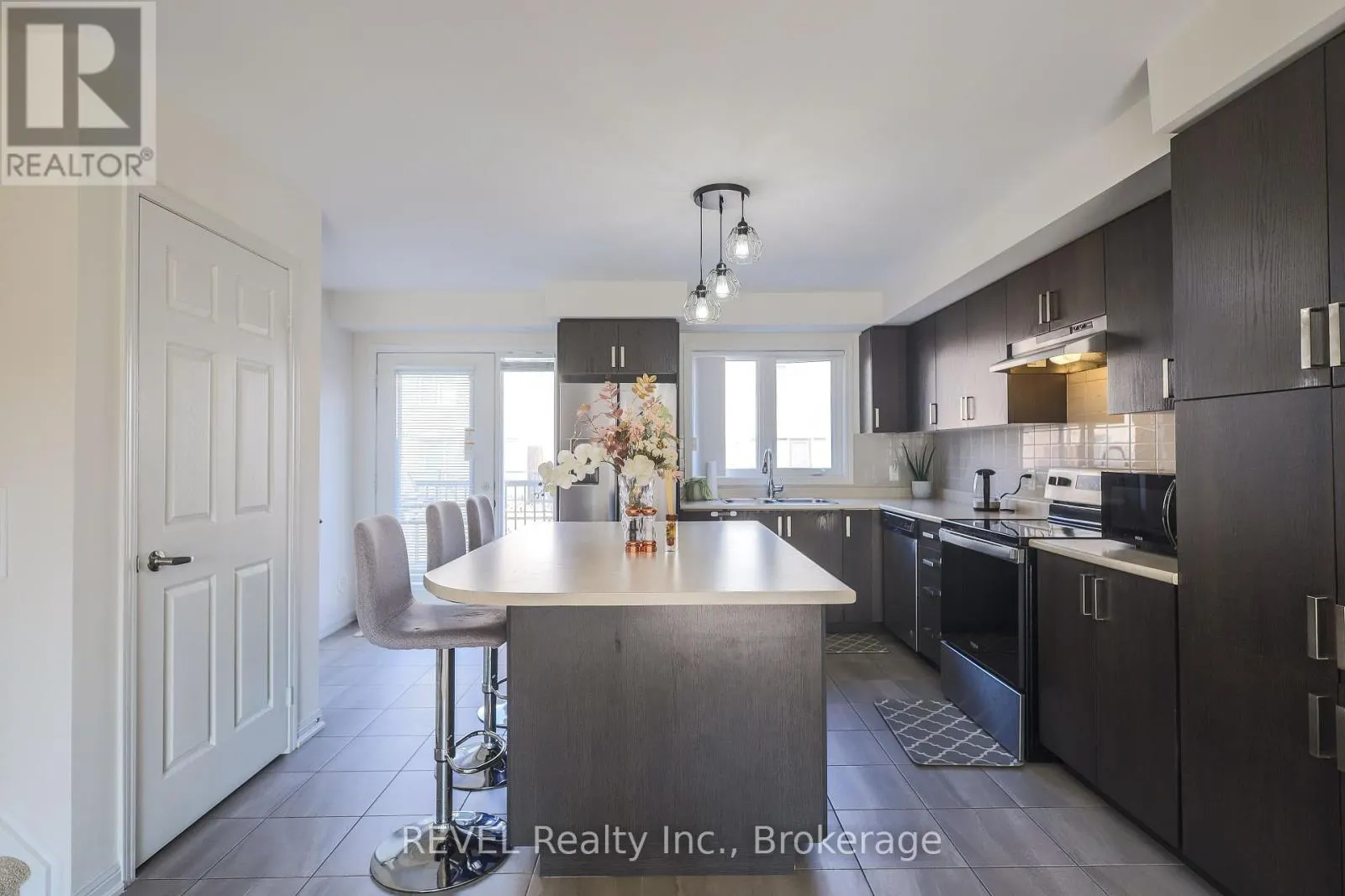 87 - 1 BECKENROSE COURT, #87