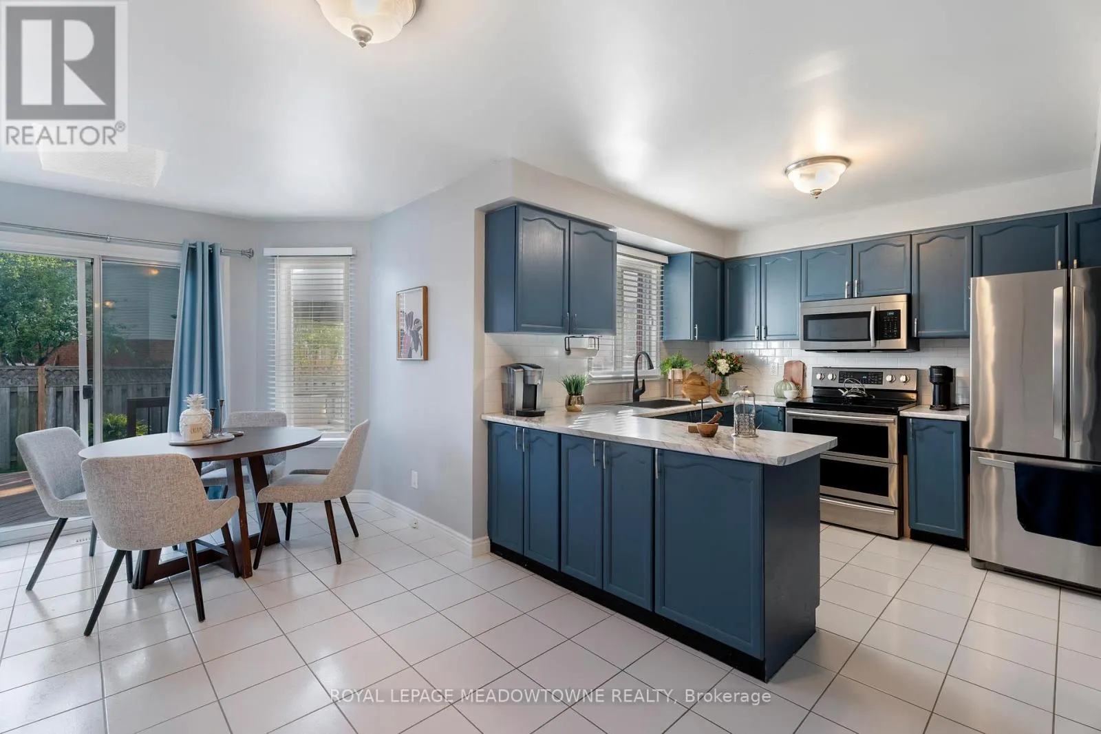 6070 PRAIRIE CIRCLE