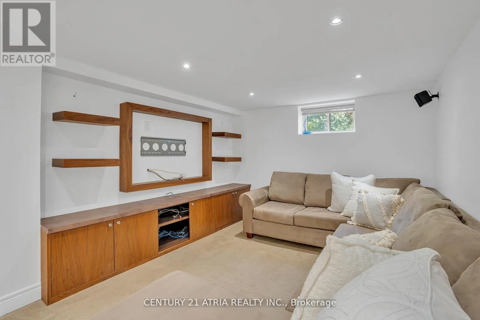 13 SUNNYDALE DRIVE S