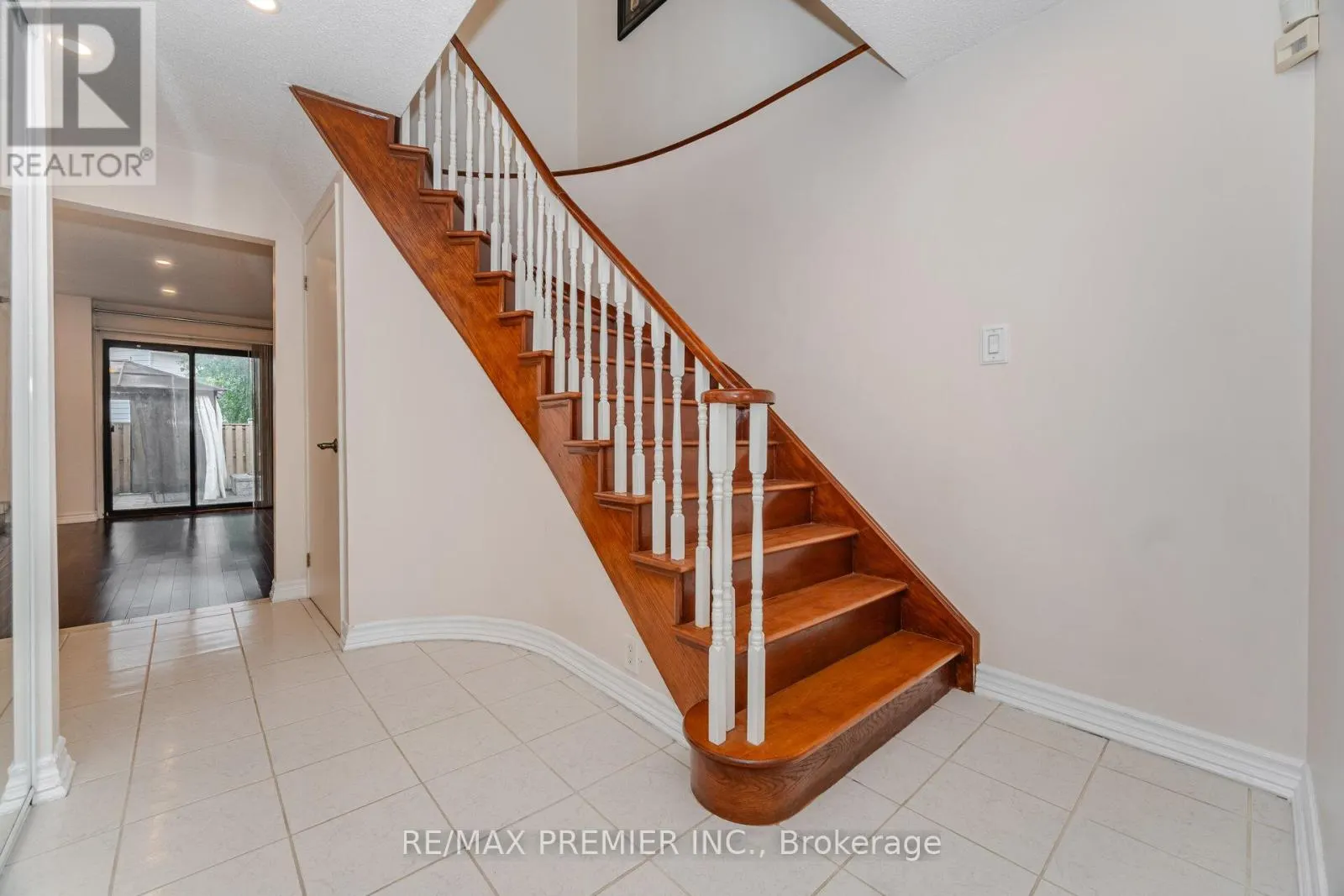 5 MAGDALENA COURT