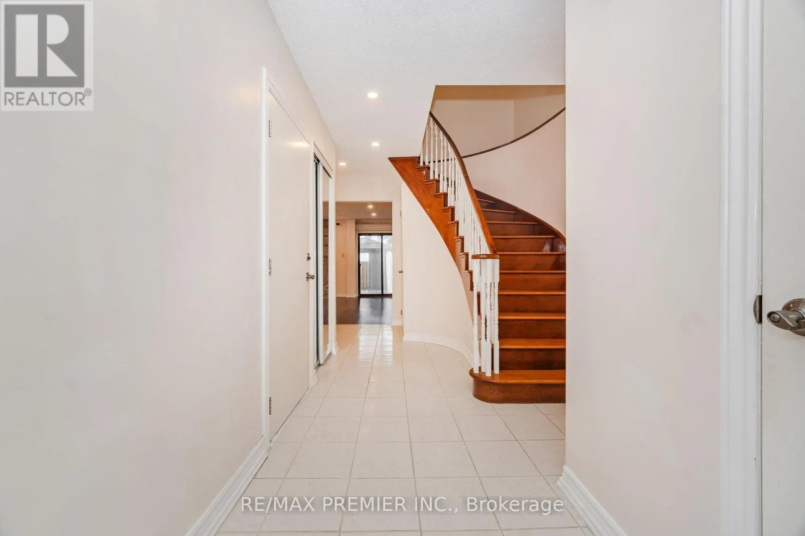 5 MAGDALENA COURT