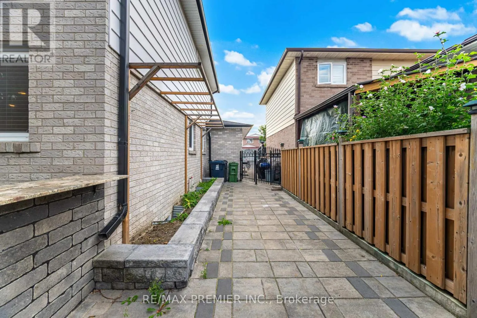 5 MAGDALENA COURT