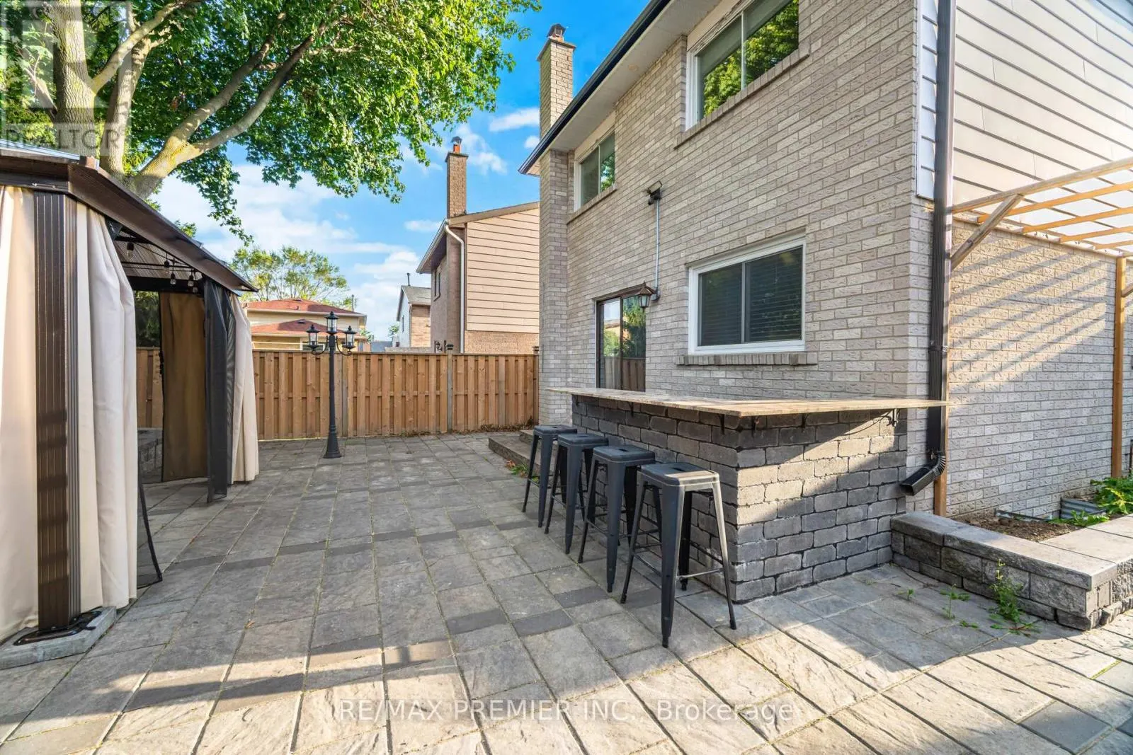 5 MAGDALENA COURT