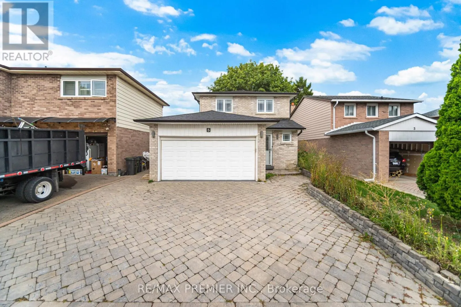 5 MAGDALENA COURT
