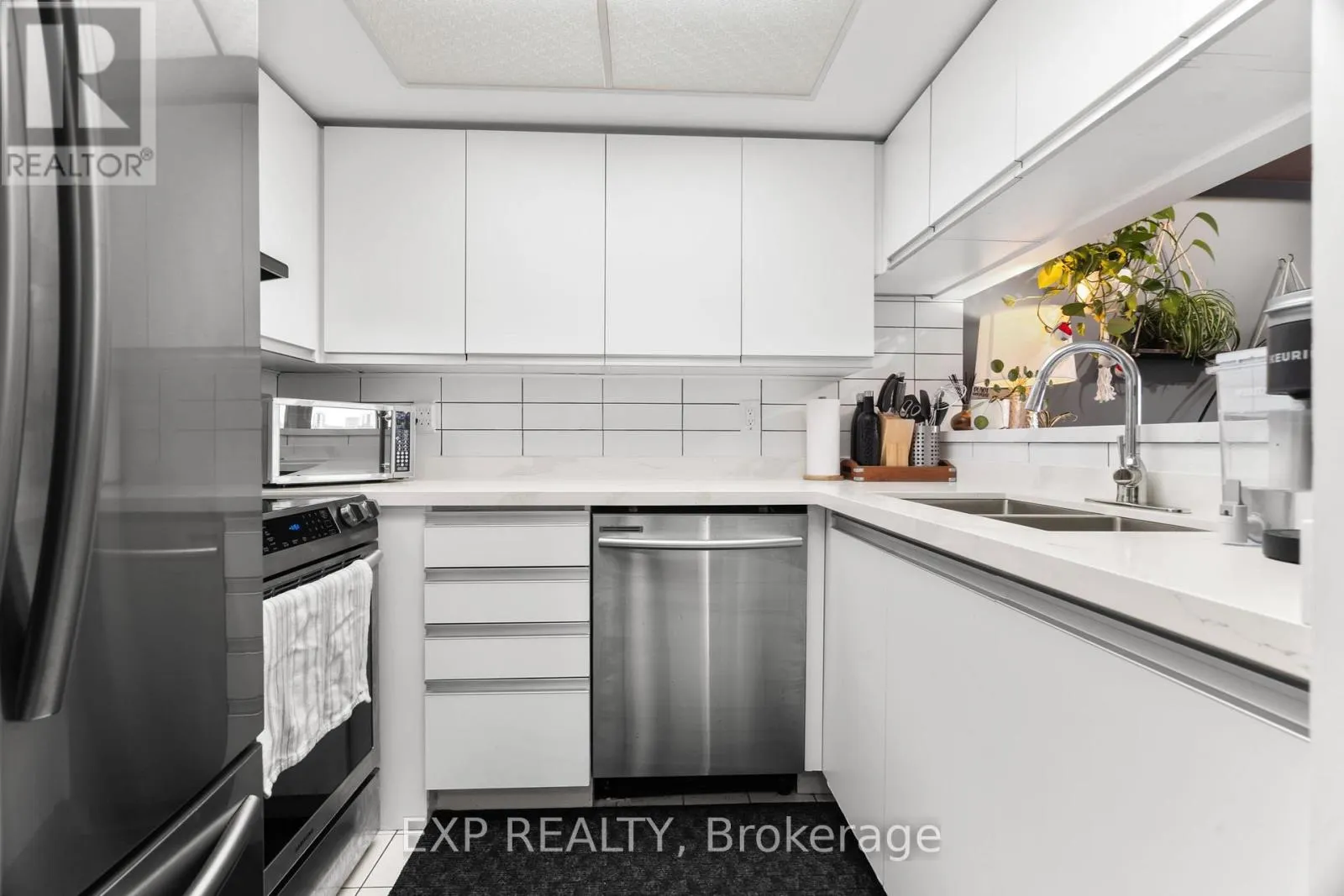 706 - 75 KING STREET E