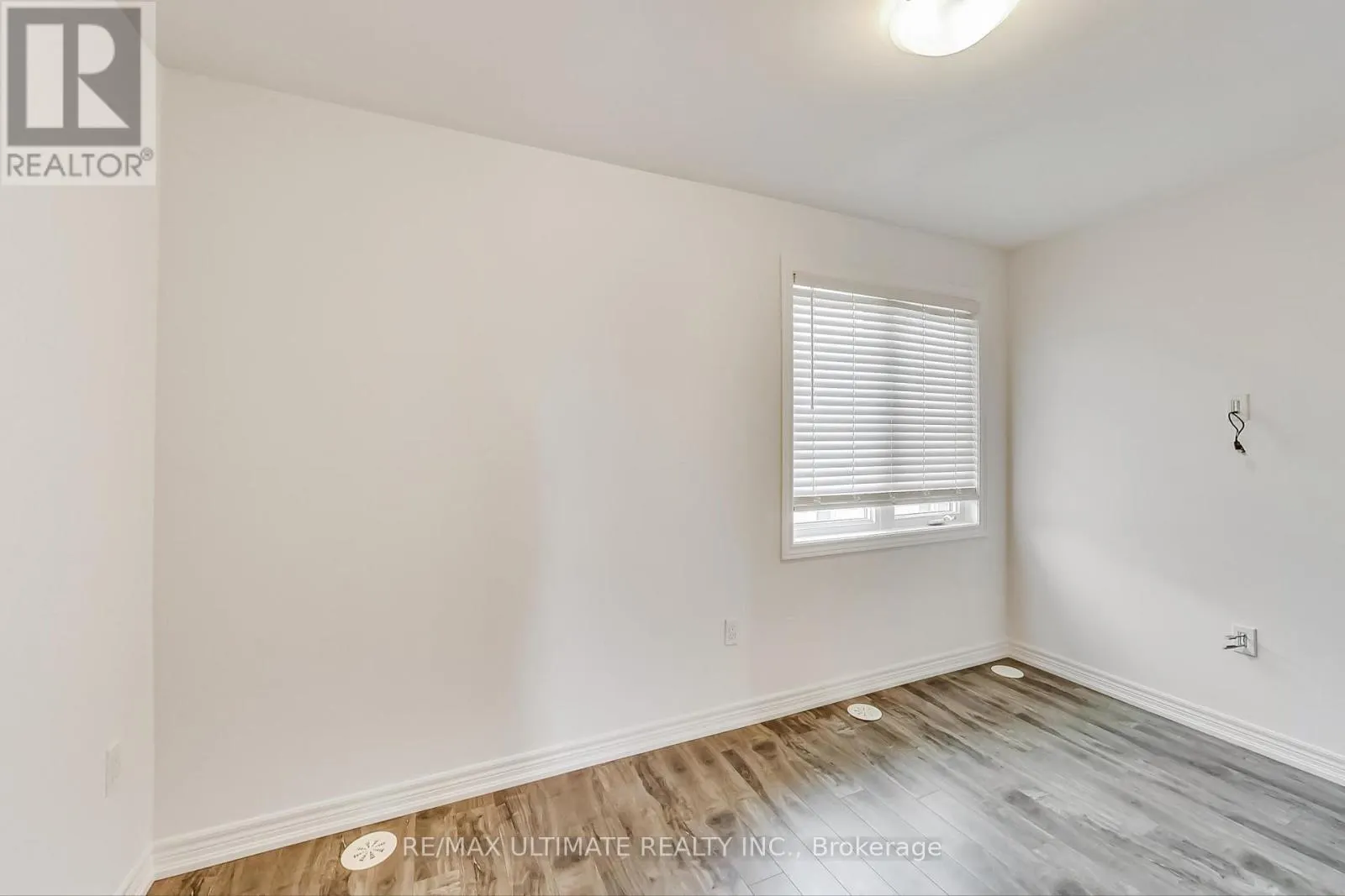 214 - 370 HOPEWELL AVENUE