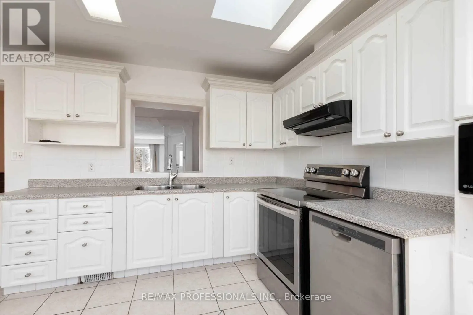 5 TESTON BOULEVARD