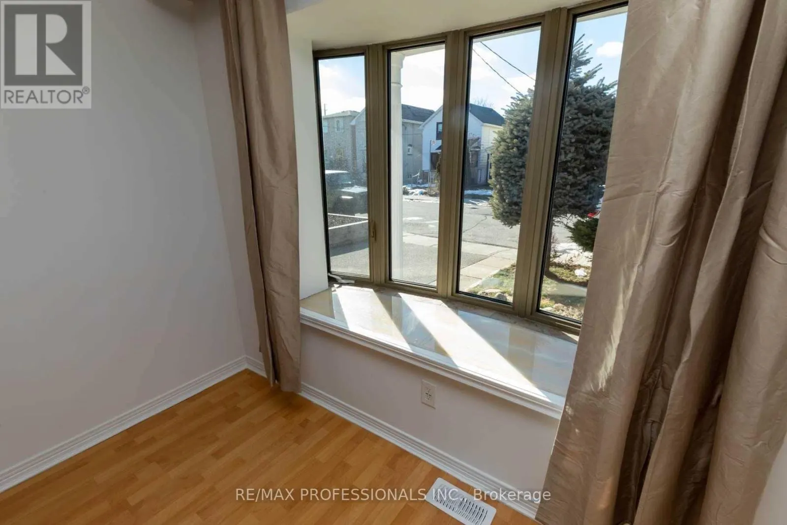 5 TESTON BOULEVARD