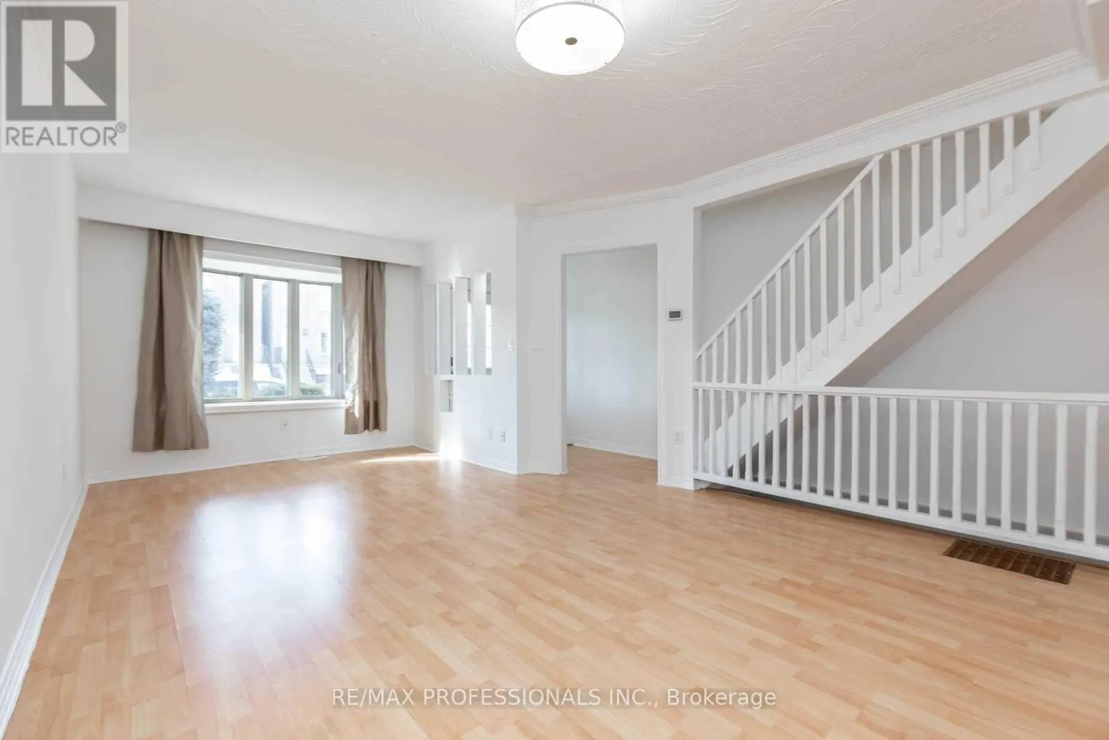5 TESTON BOULEVARD