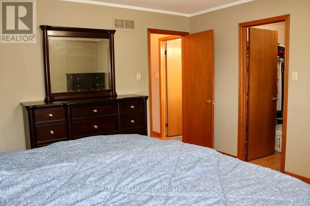 1122 HIGHGATE PLACE