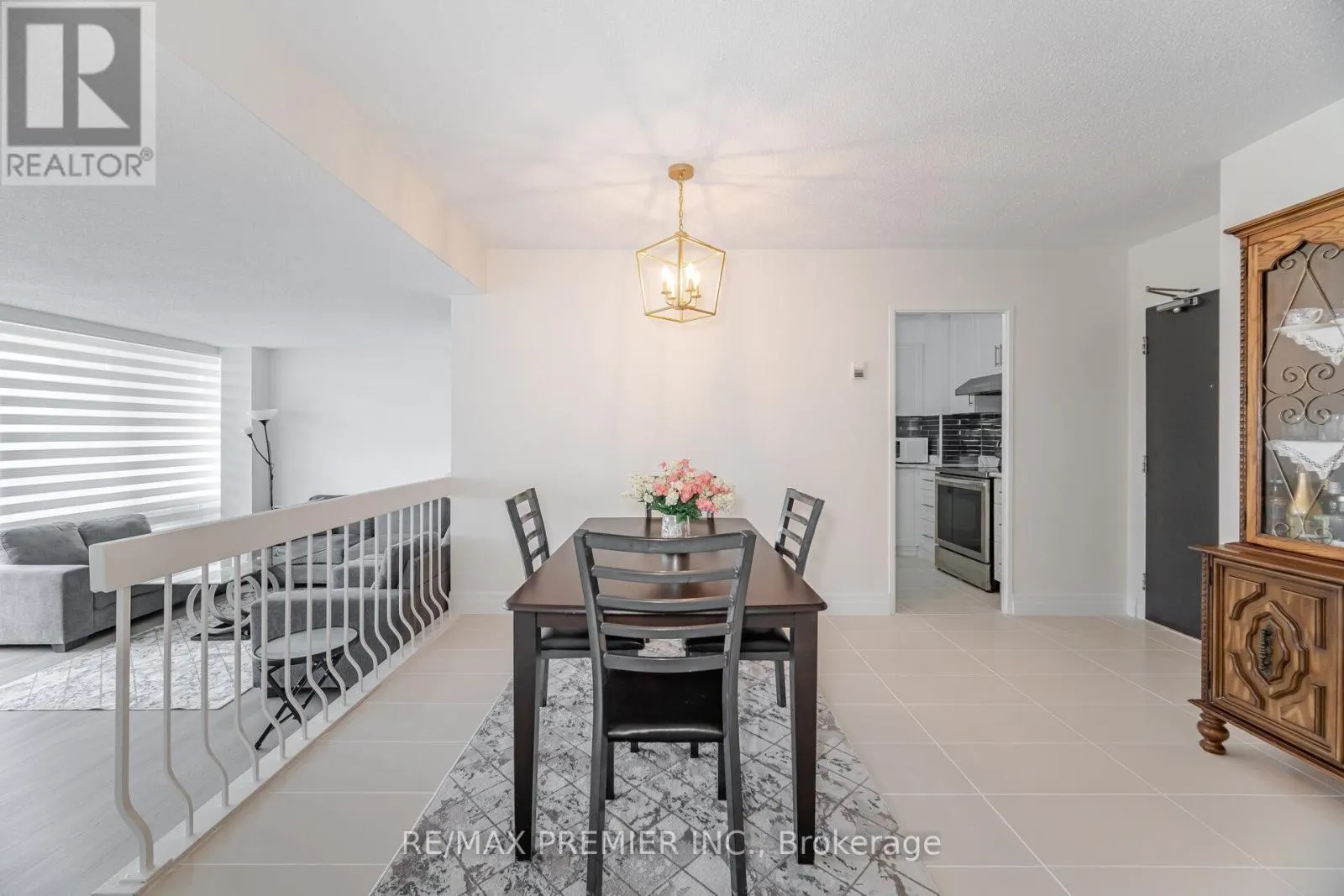 811 - 25 FOUR WINDS DRIVE