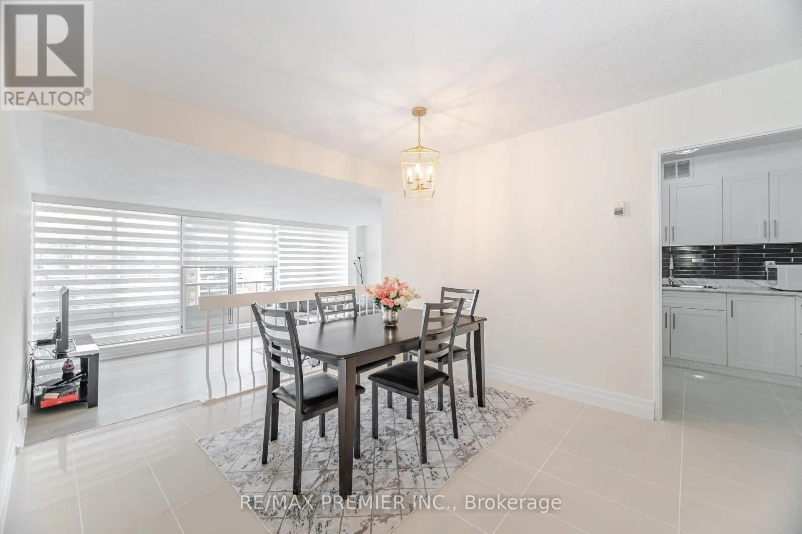 811 - 25 FOUR WINDS DRIVE