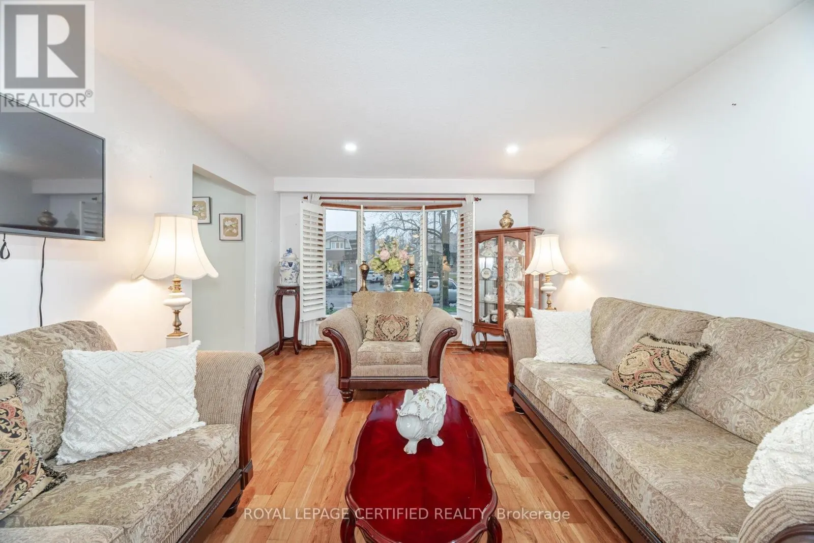 542 LANA TERRACE