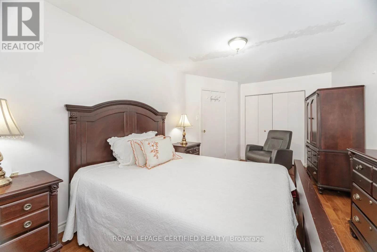 542 LANA TERRACE