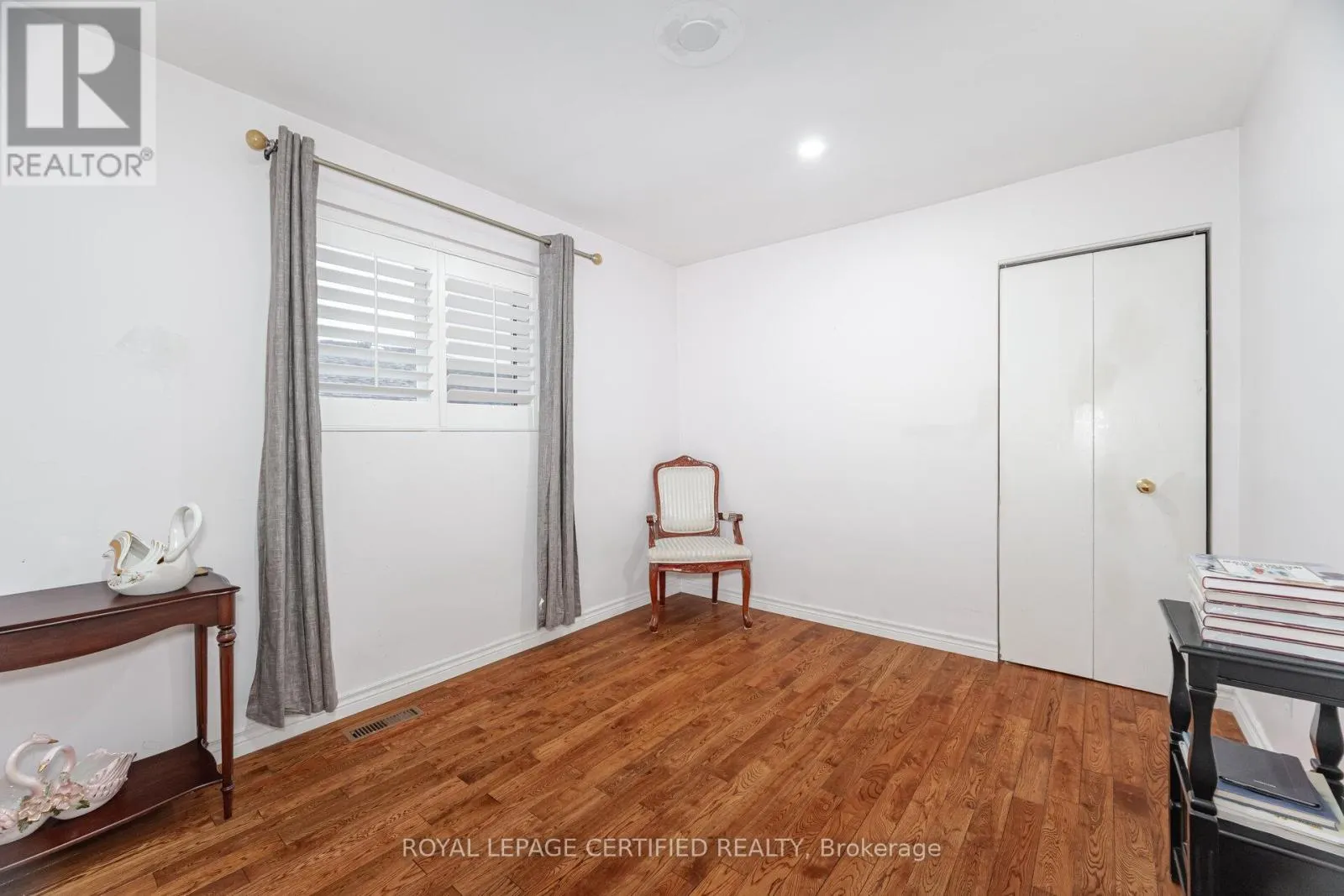 542 LANA TERRACE