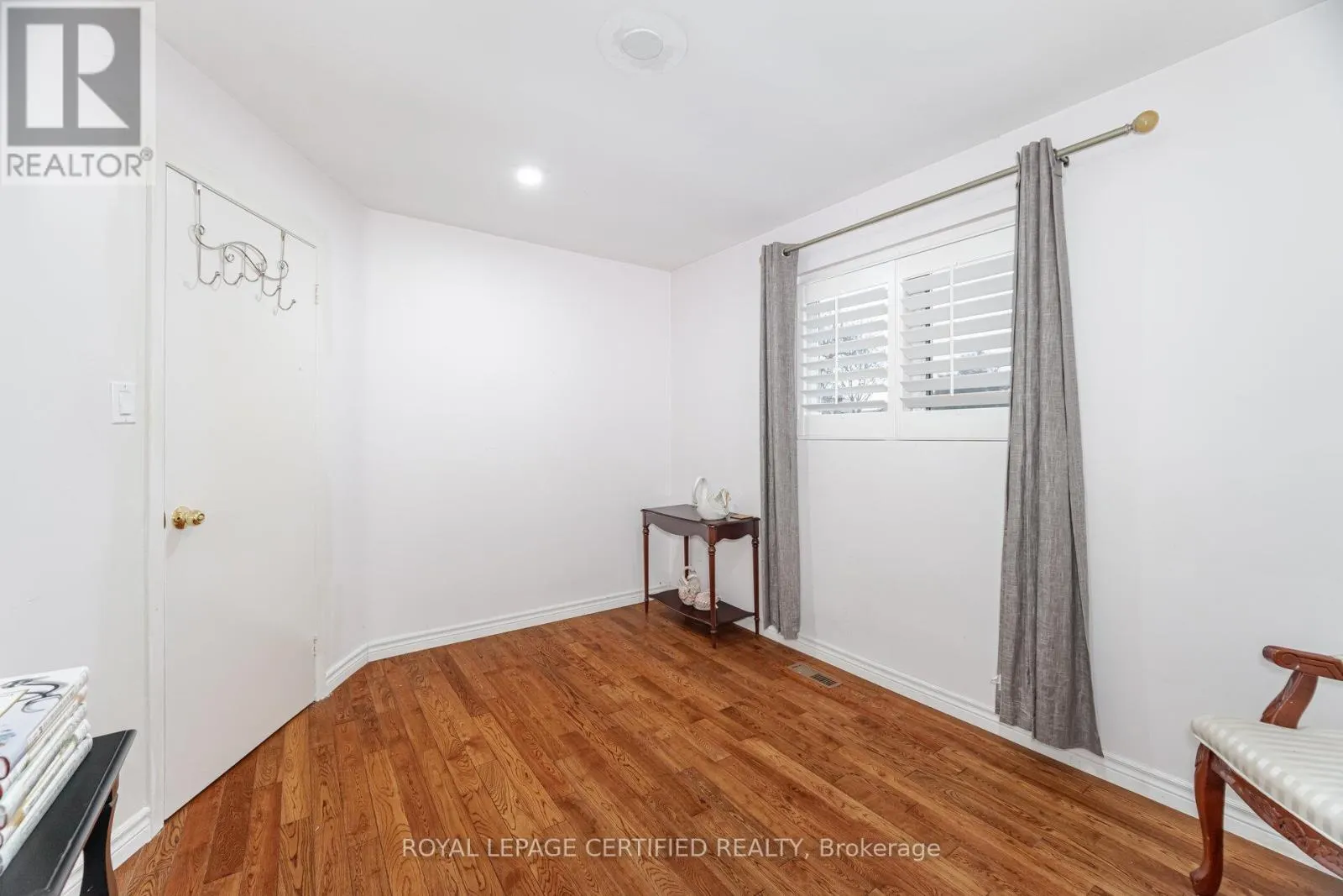 542 LANA TERRACE