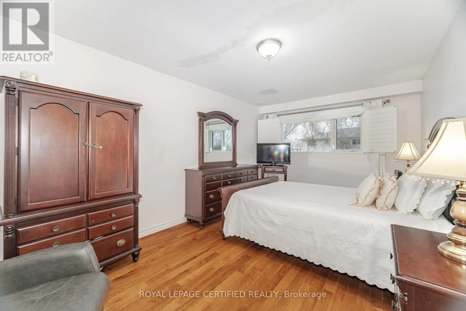 542 LANA TERRACE